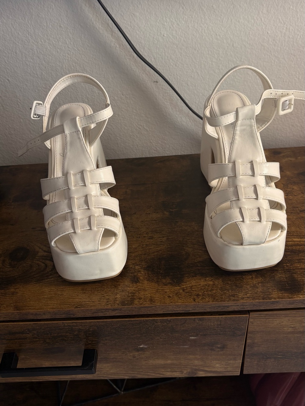 White Women’s Strappy Platform Sandals
